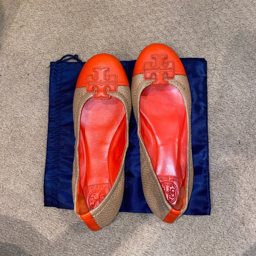 ✨ Tory Burch Orange and Beige Flats 💖